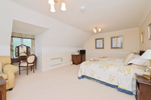 GUEST SUITE- click for photo gallery